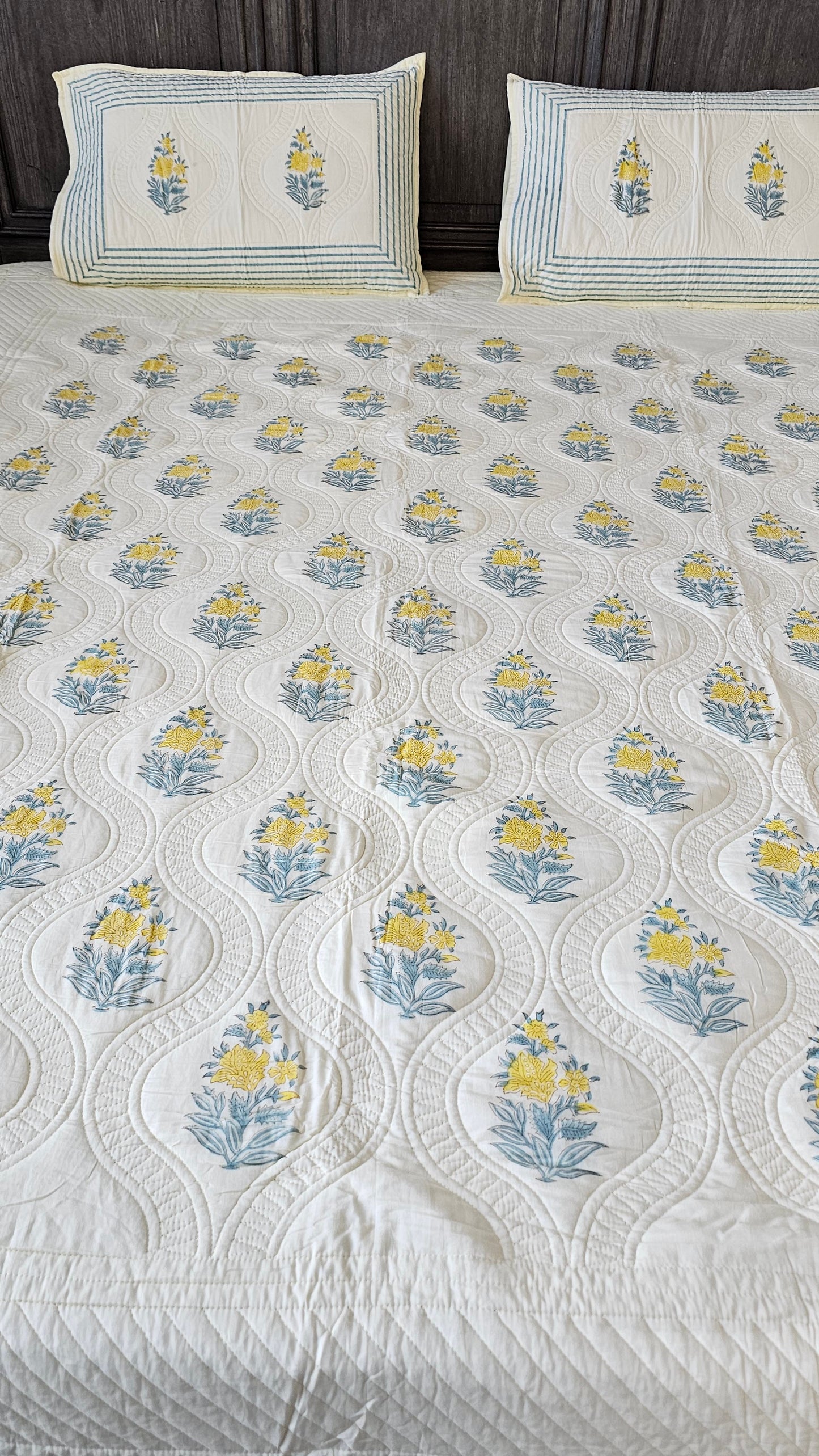 Golden Bloom - LuxuryTouch Quilted Bedspread