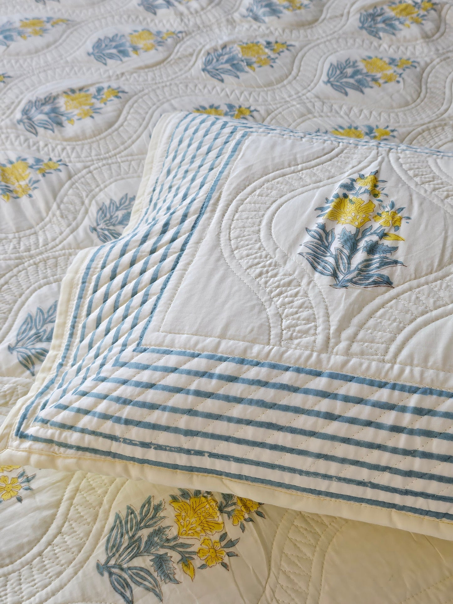 Golden Bloom - LuxuryTouch Quilted Bedspread