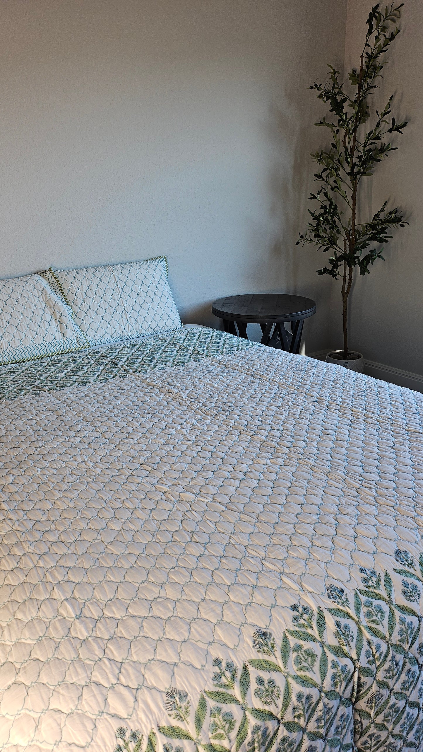 Lush Vines - LuxuryTouch Quilted Bedspread