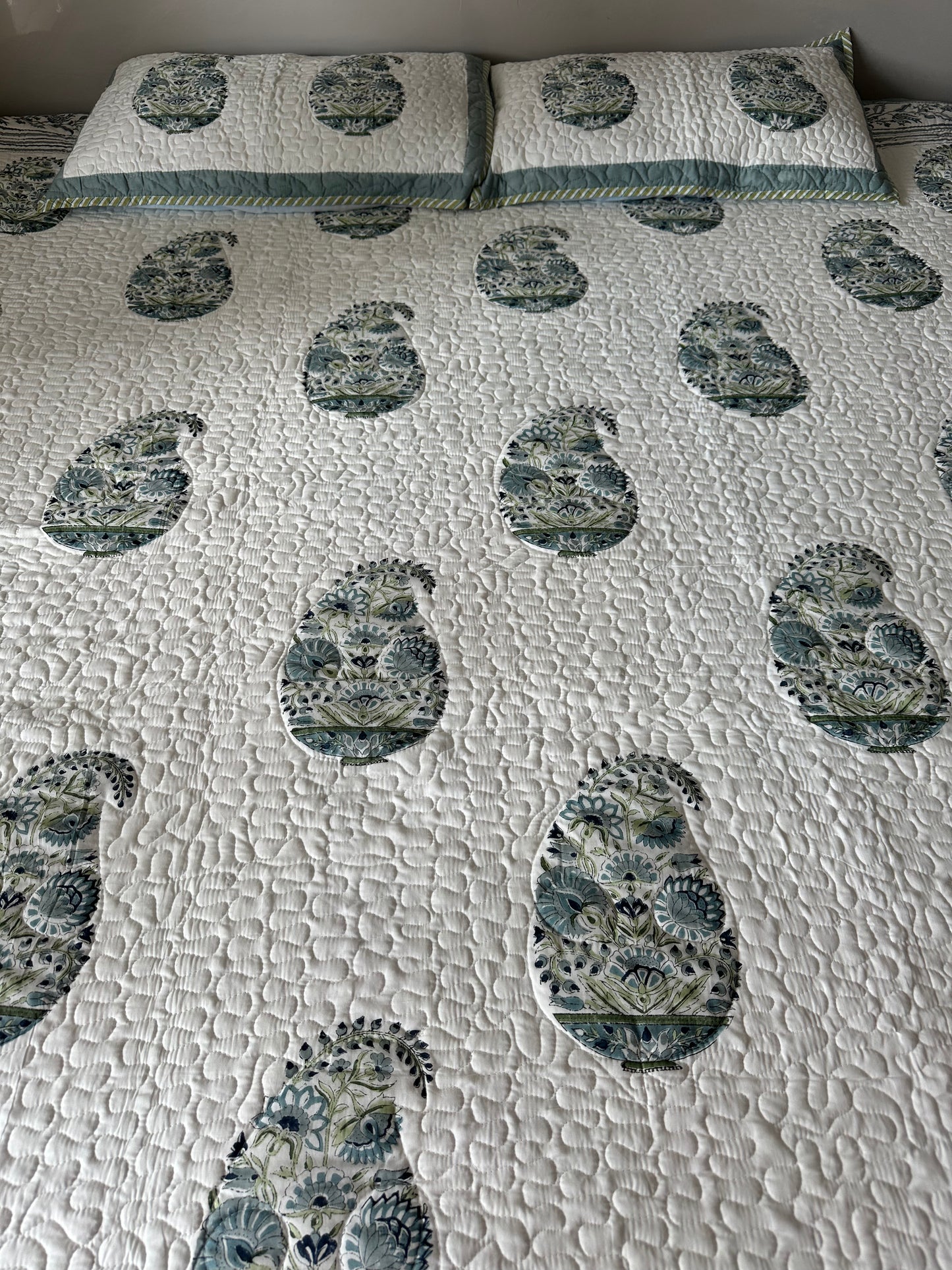 Paisley Bloom - LuxuryTouch Quilted Bedspread