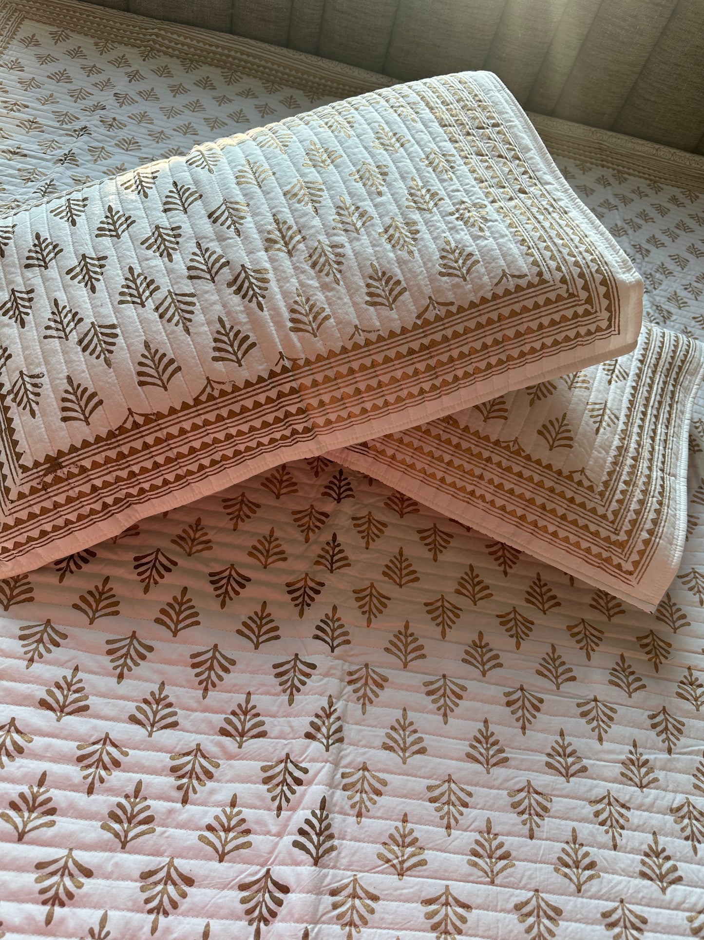 Golden Foliage Whisper - LuxuryTouch Quilted Bedspread