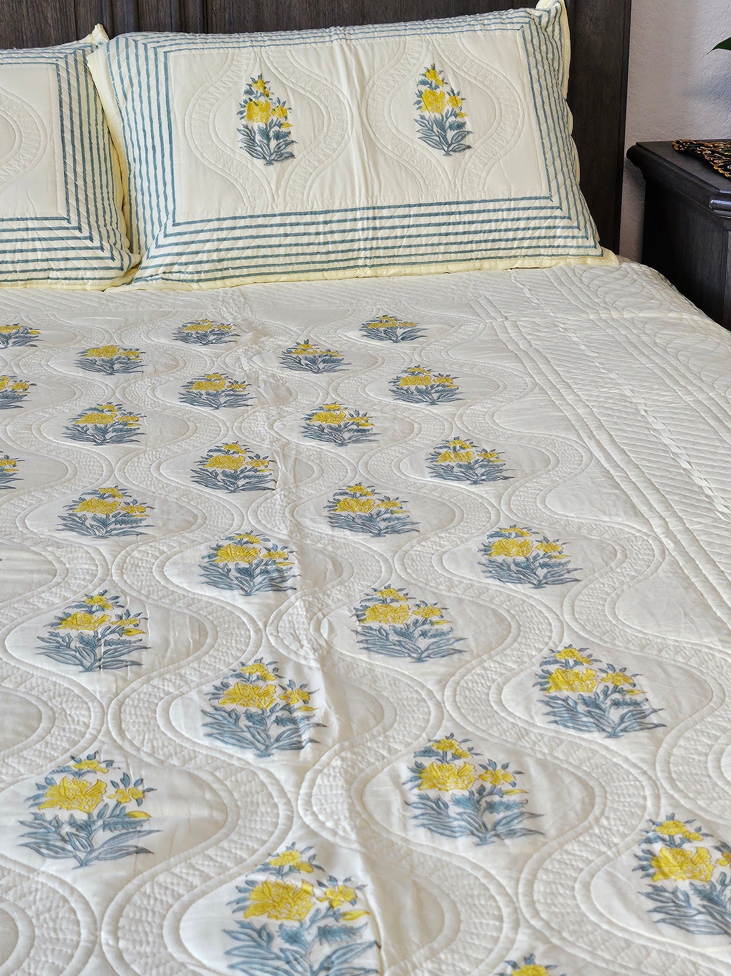 Golden Bloom - LuxuryTouch Quilted Bedspread