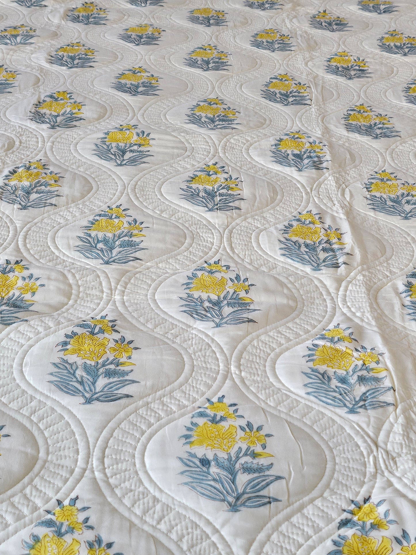 Golden Bloom - LuxuryTouch Quilted Bedspread