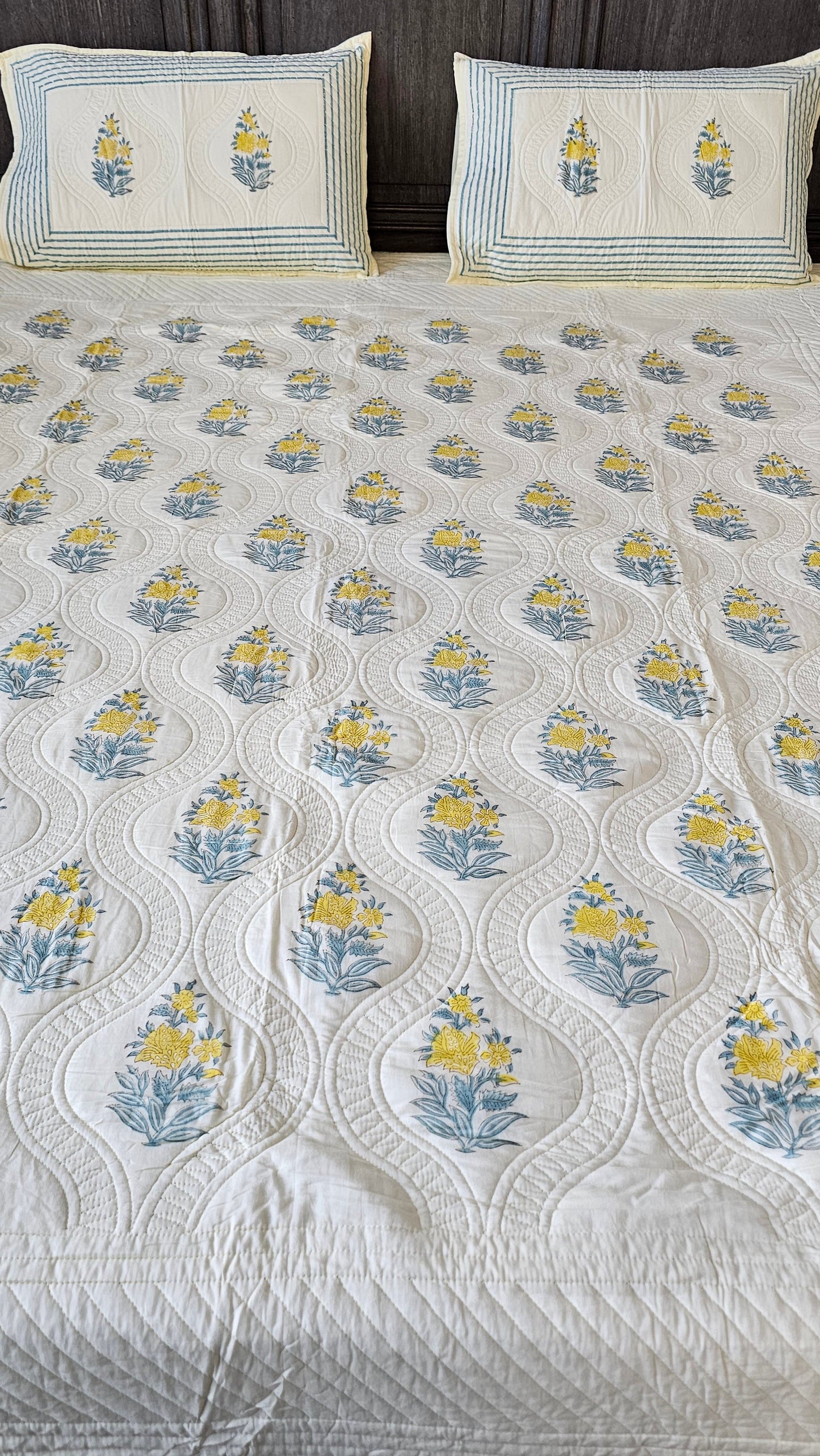 Golden Bloom - LuxuryTouch Quilted Bedspread